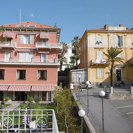 Maria Hotel 2*