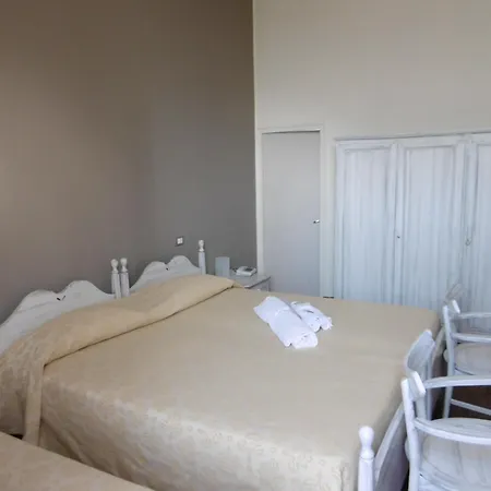 Maria Hotel 2*